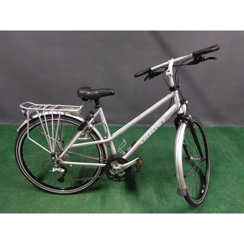 GIANT Expedition 2.0..rama 50cm..shimano DEORE 3/9..